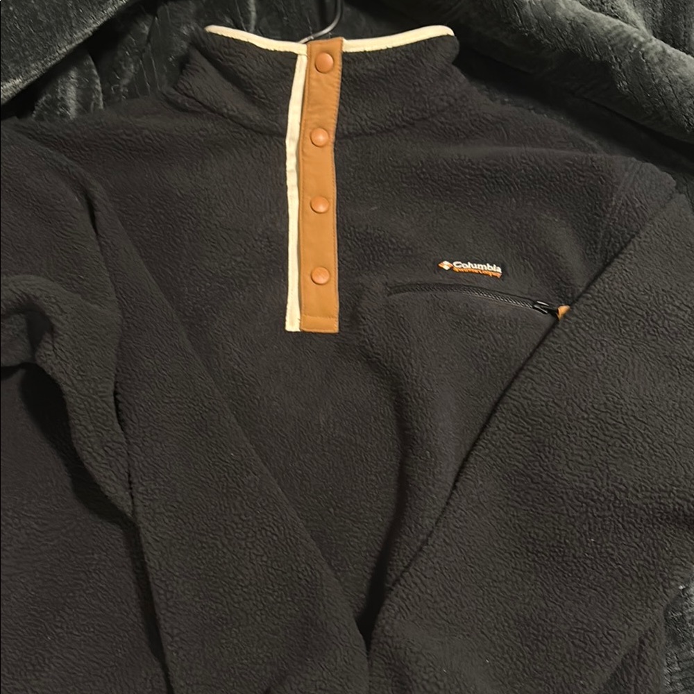 NWT Columbia Womens's Black Fleece Sweater